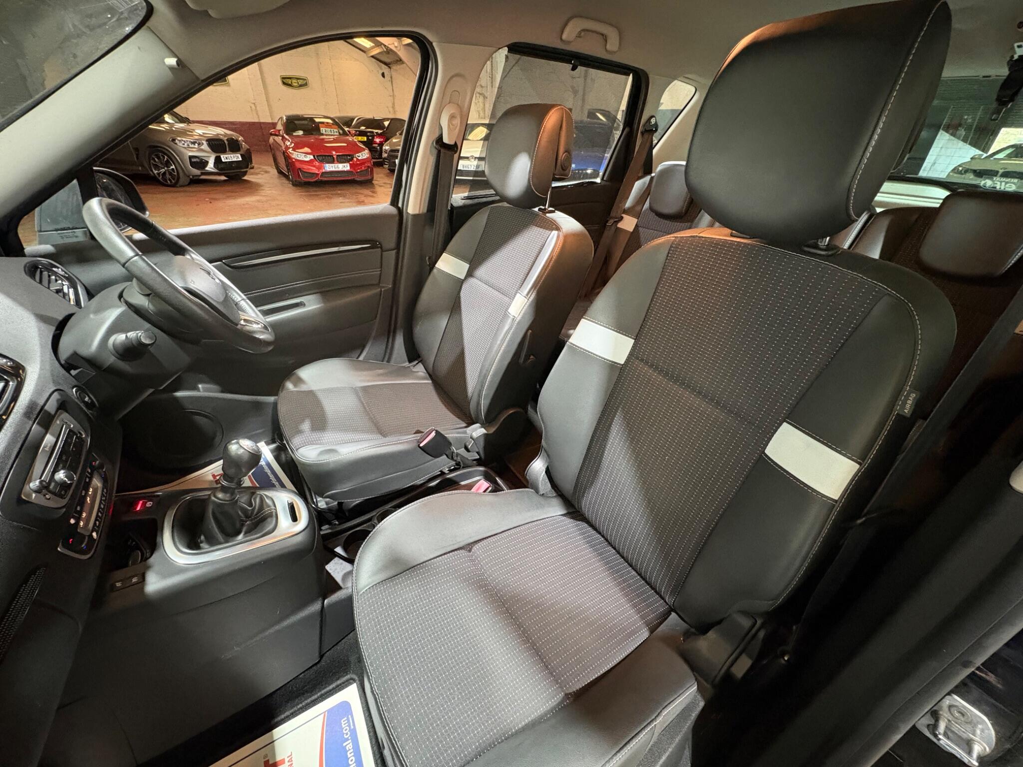 Renault Scenic view 6