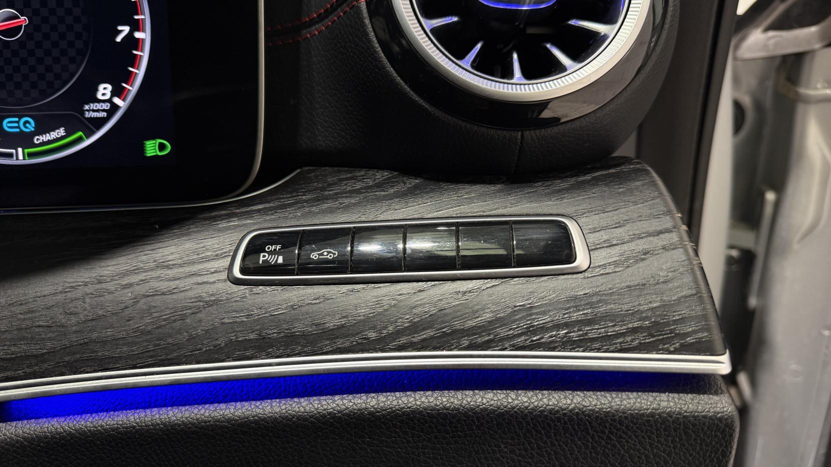 Mercedes-Benz E Class view 33