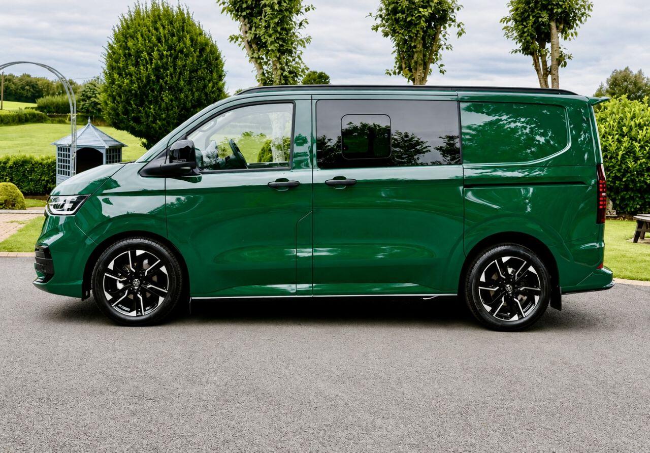 Volkswagen Transporter view 4