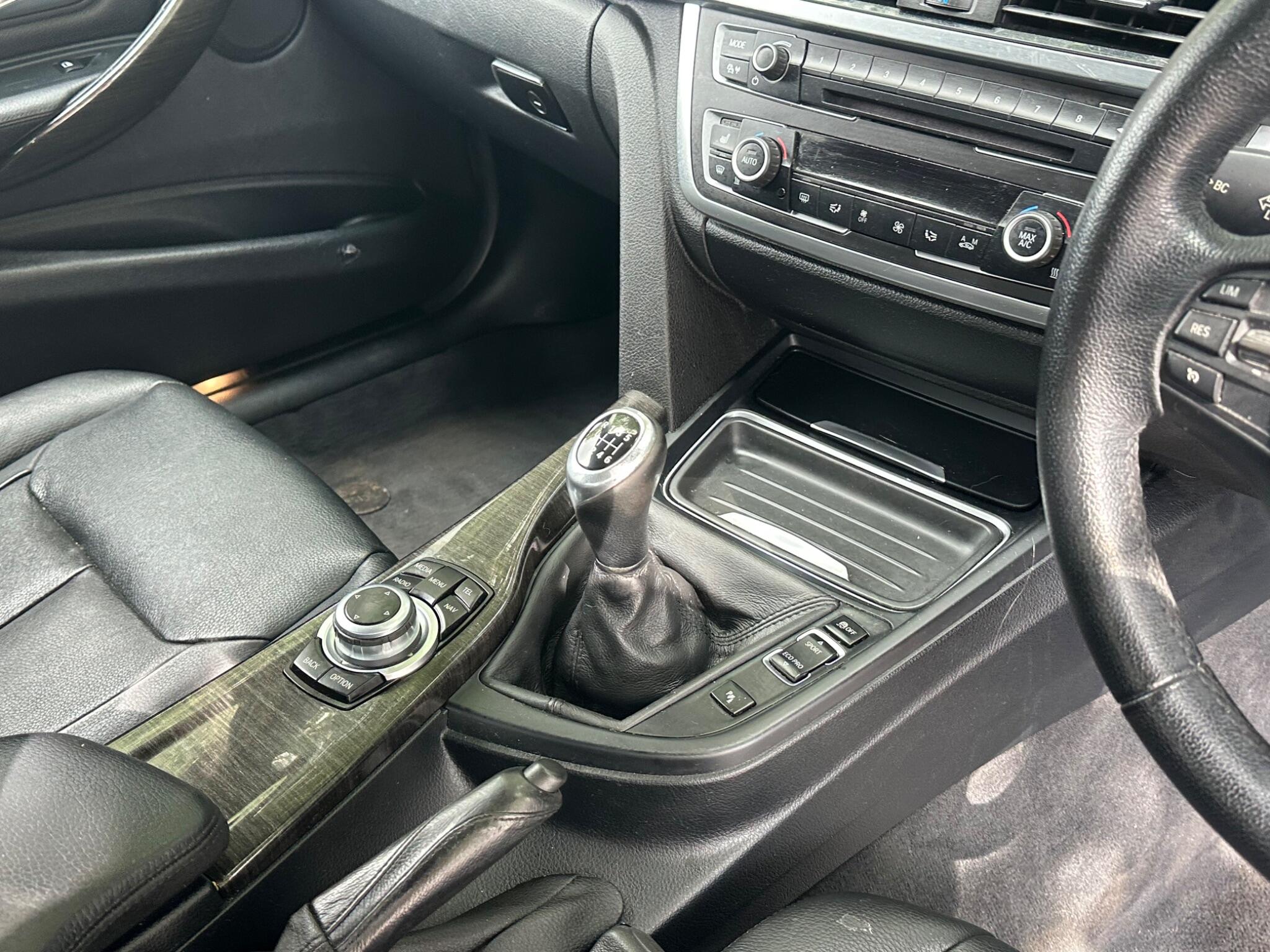 BMW 3 Series view 12