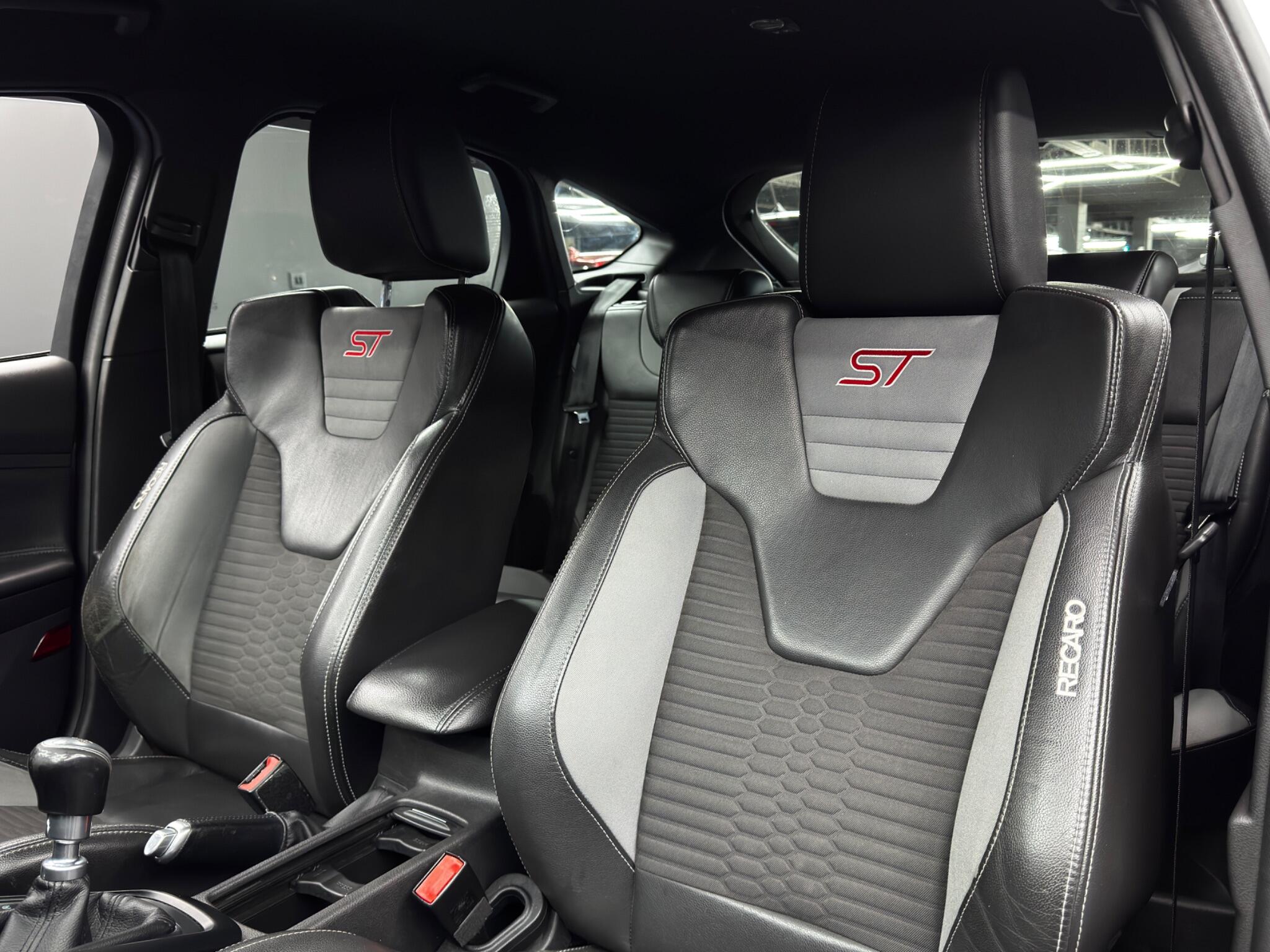 Ford Focus view 14