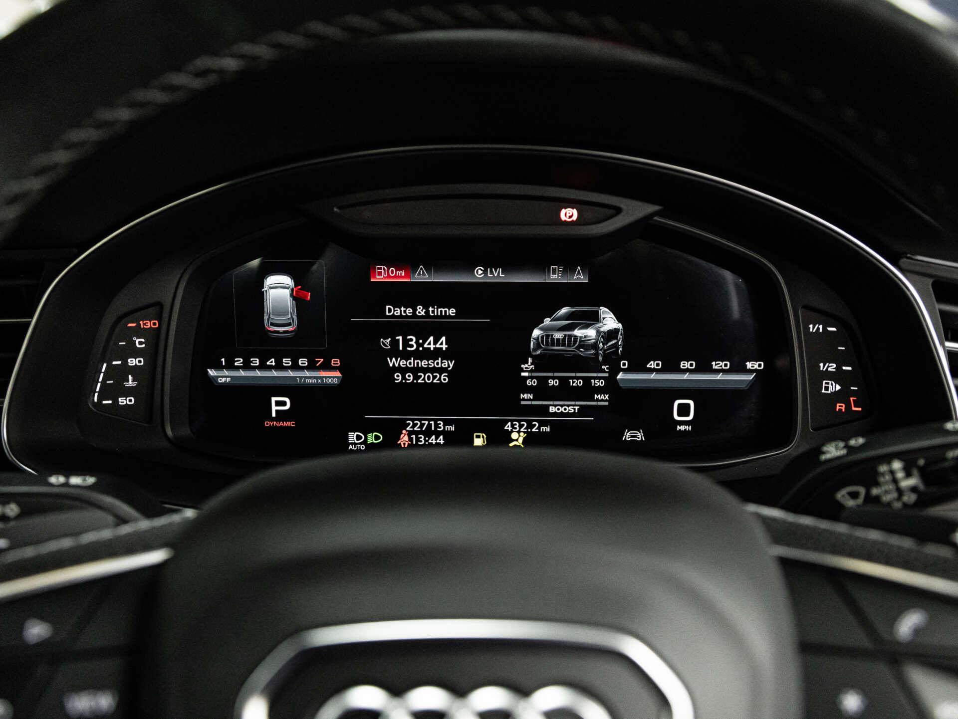 Audi SQ8 view 45
