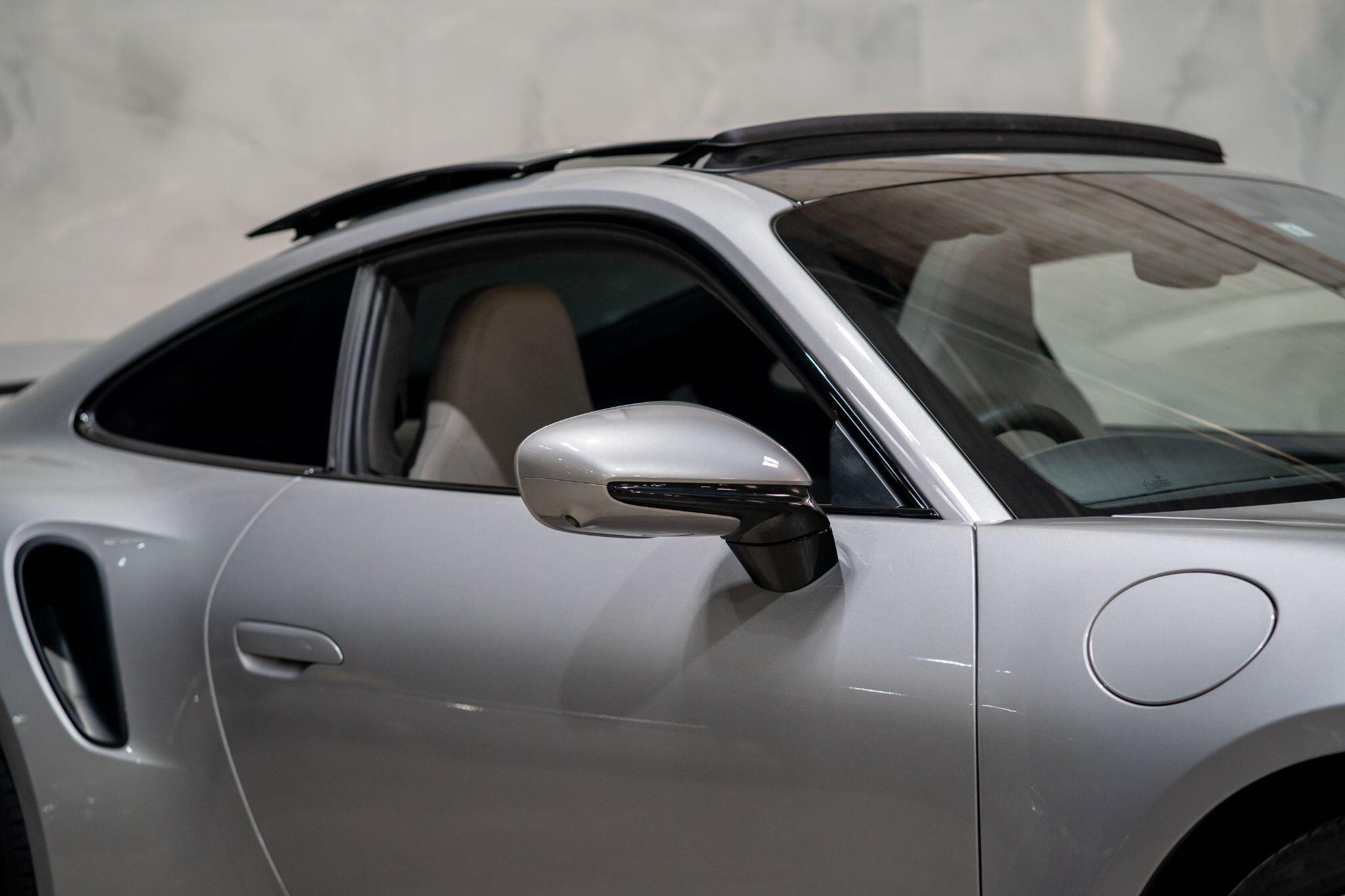 Porsche 911 view 38
