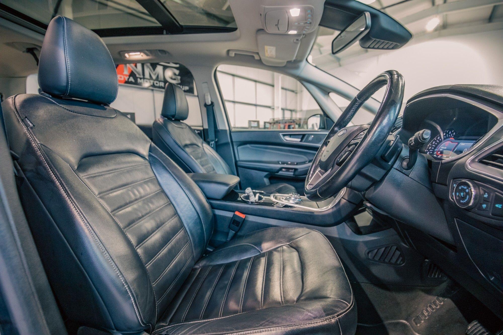 Ford Galaxy view 3