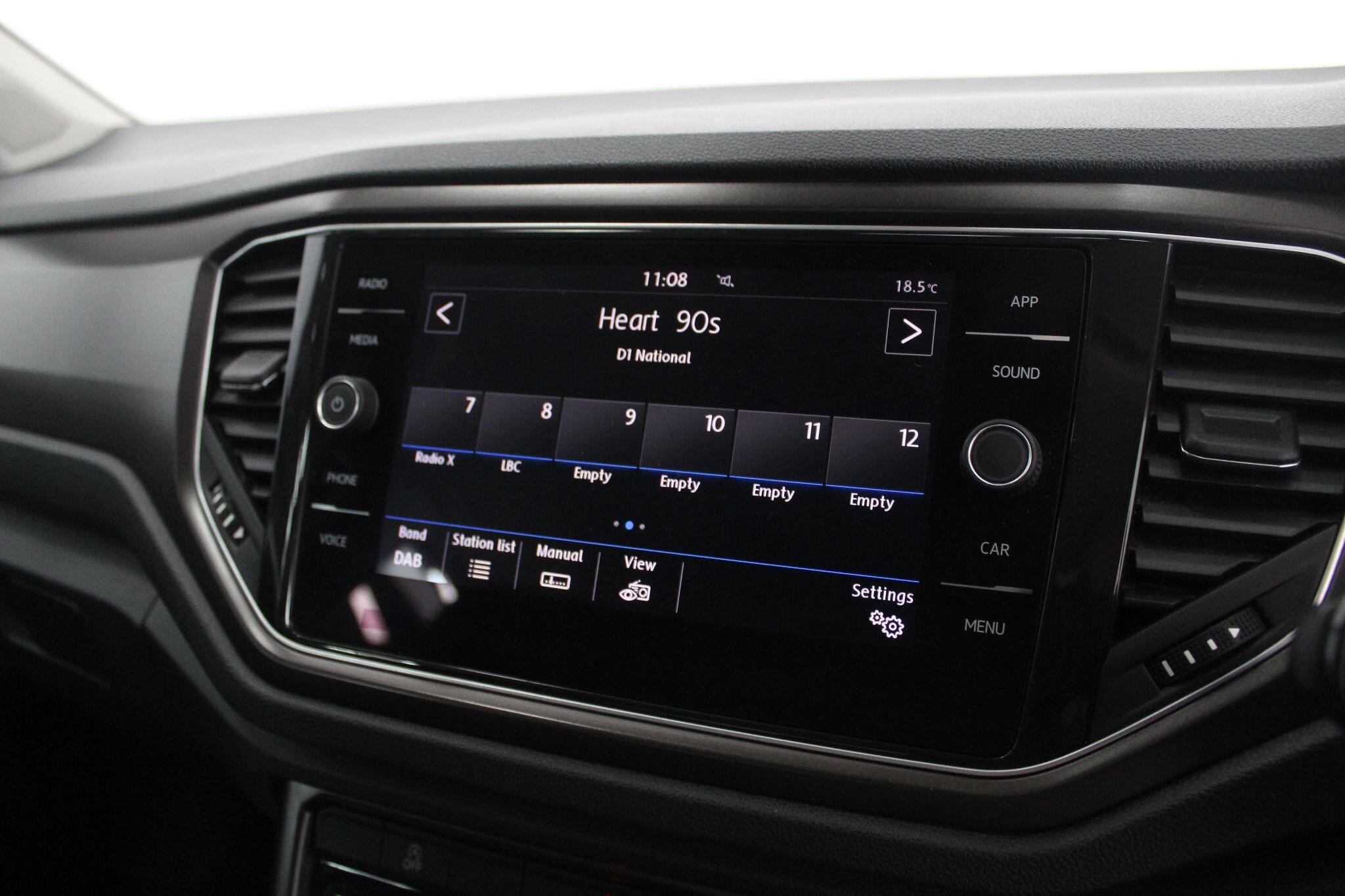 Volkswagen T-Roc view 34