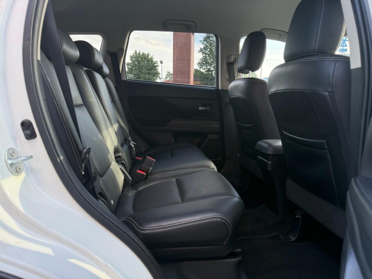 Mitsubishi Outlander view 38
