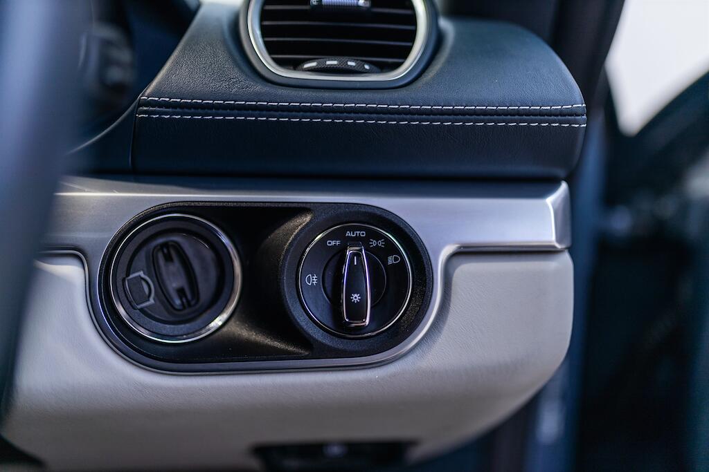 Porsche Cayman view 21