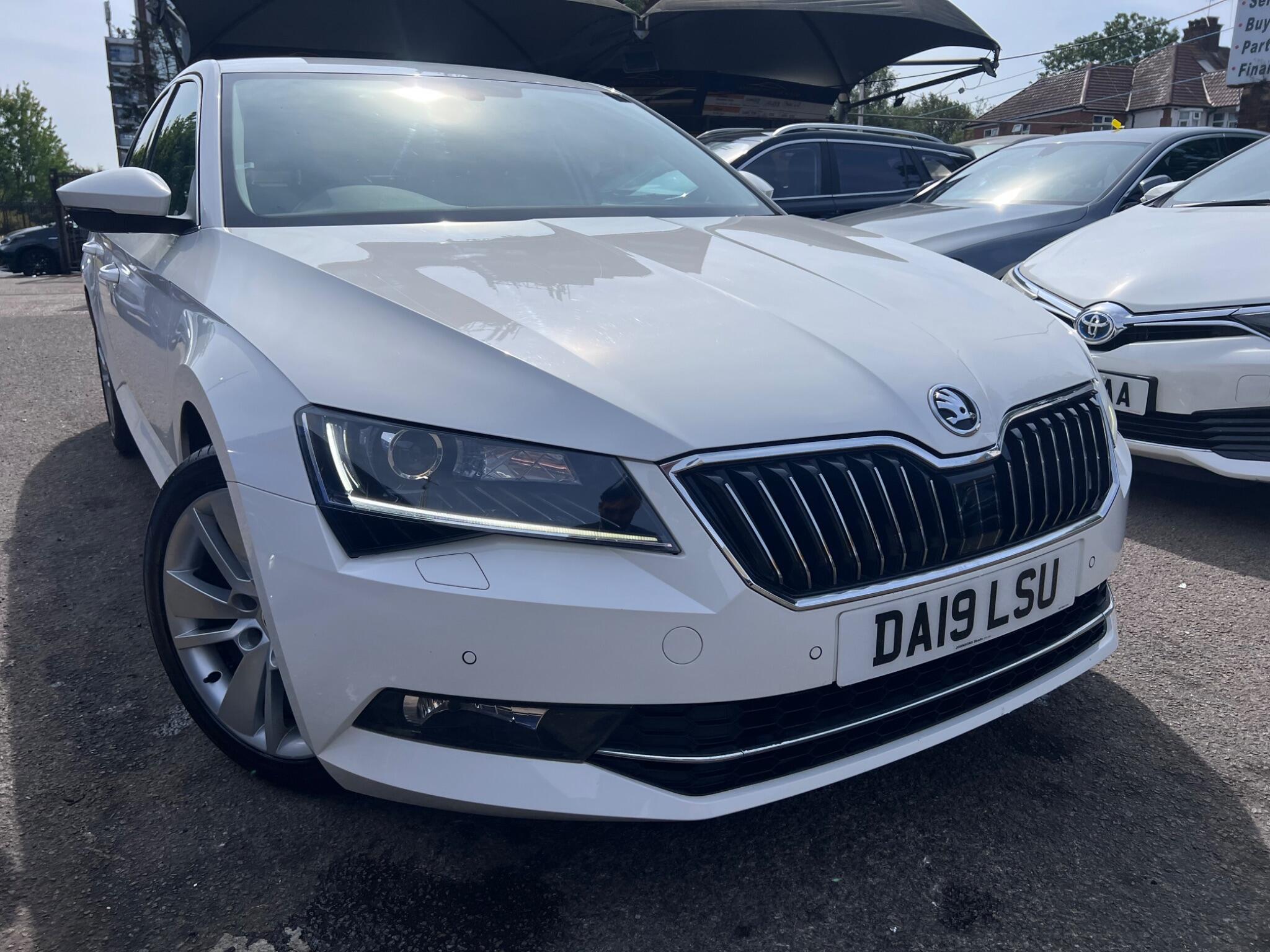 Skoda Superb view 4