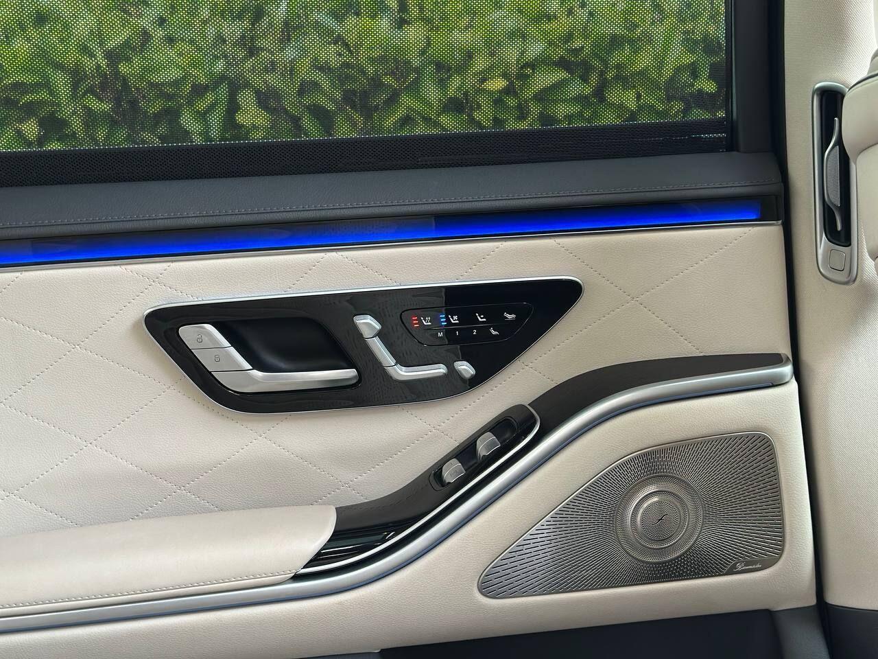 Mercedes-Benz S-Class view 31