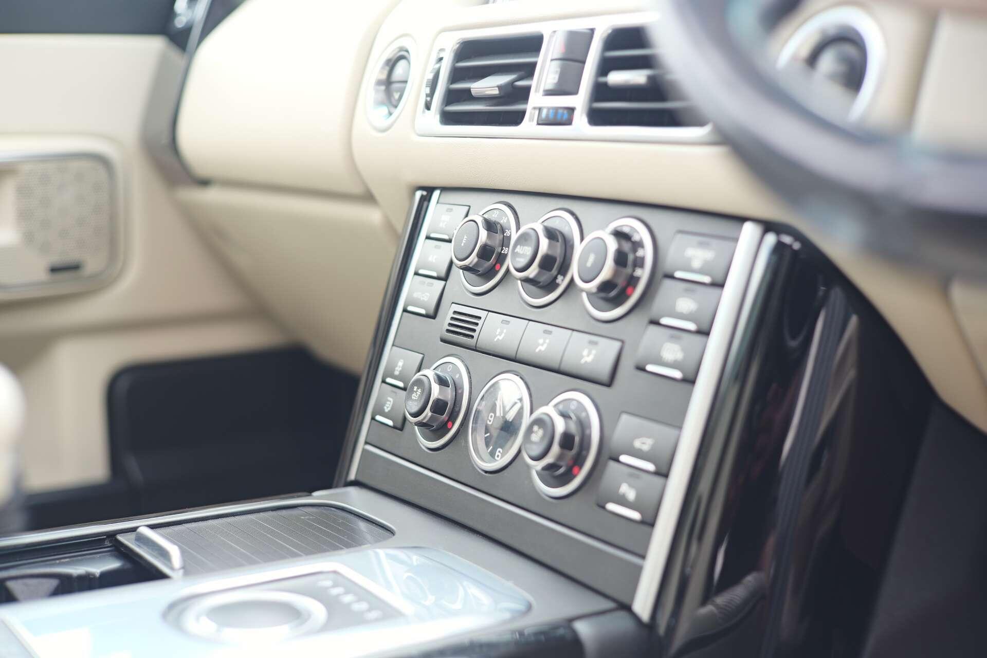 Land Rover Range Rover view 20