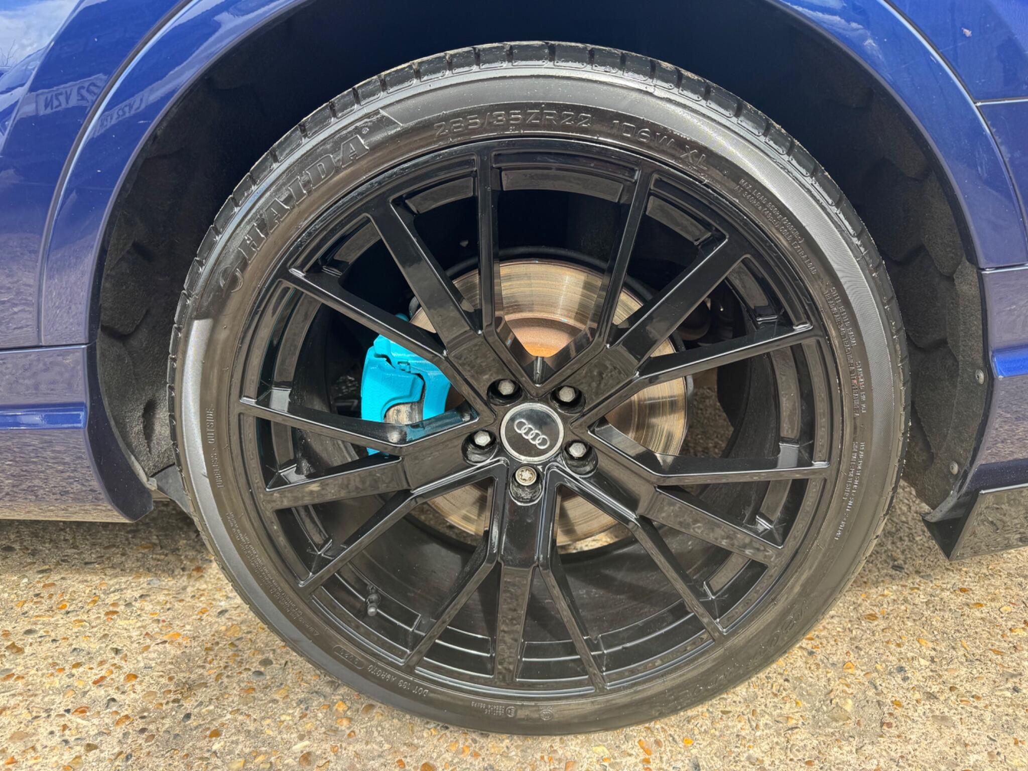 Audi Q7 view 45