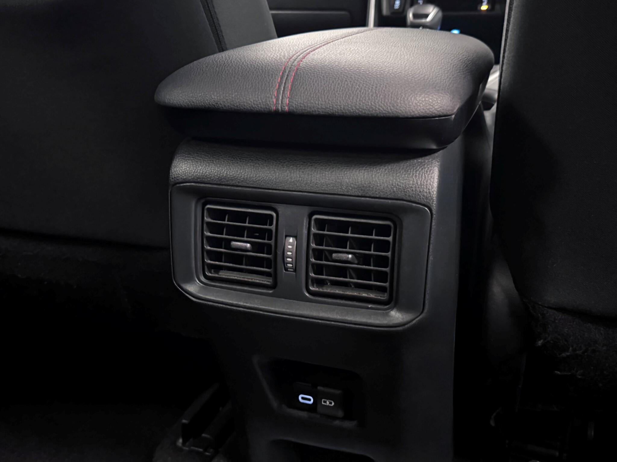 Toyota Rav4 view 13