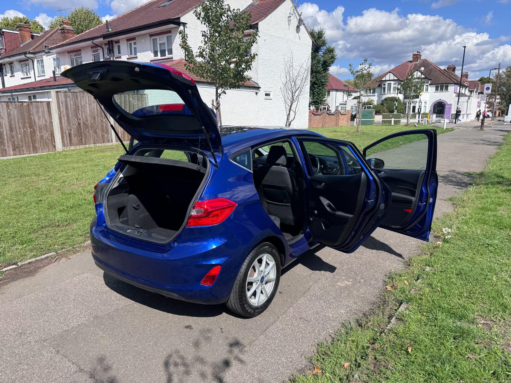 2017 Ford Fiesta image 44