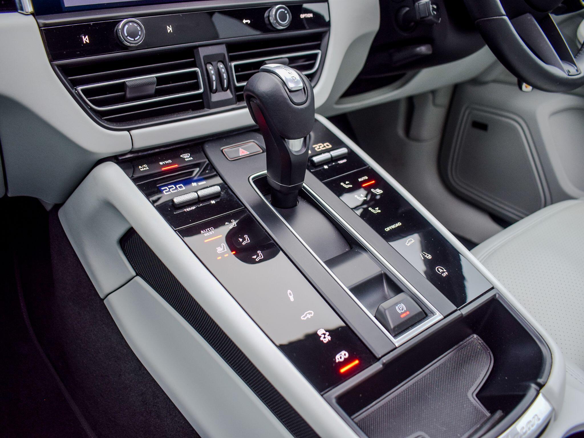 Porsche Macan view 26