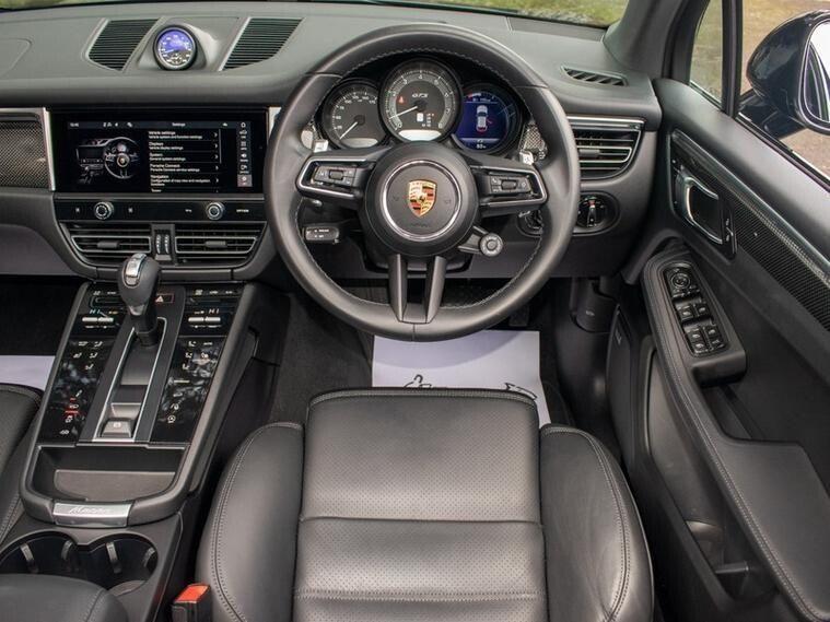 Porsche Macan view 18