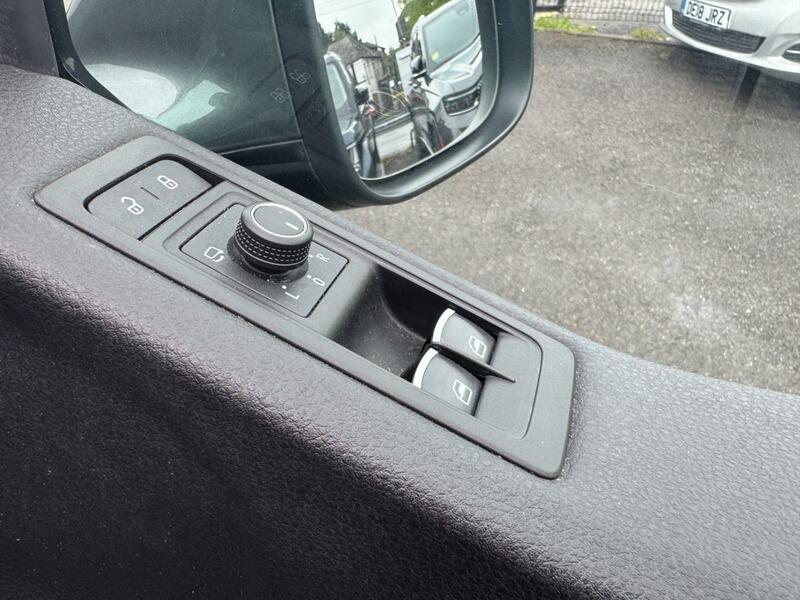 2018 Volkswagen Caravelle image 46
