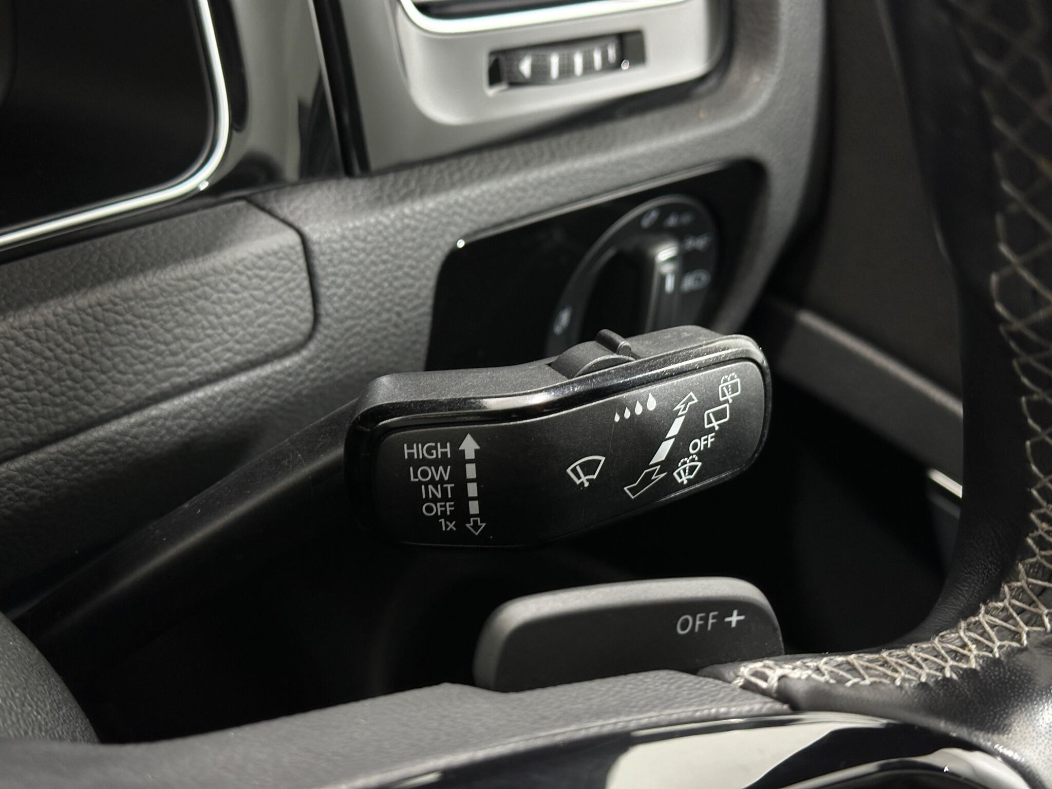 Volkswagen Golf view 17