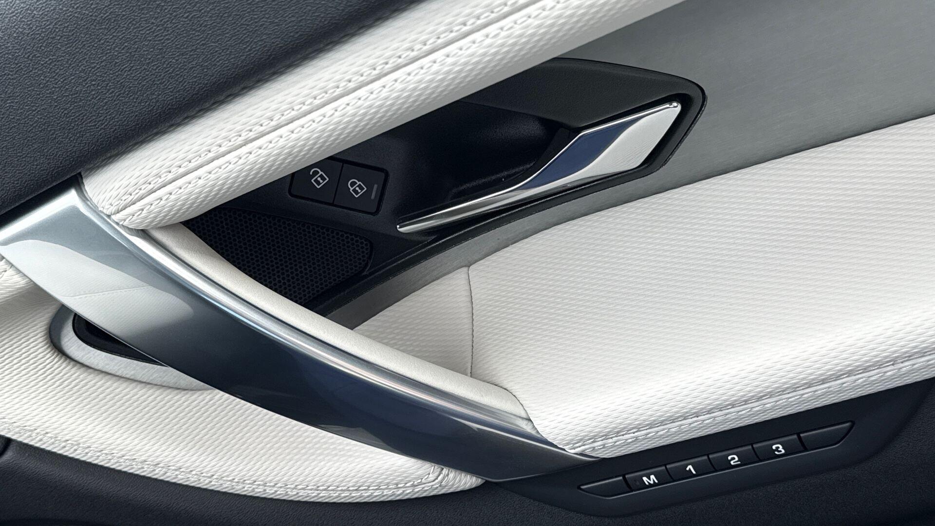 Land Rover Discovery Sport view 23