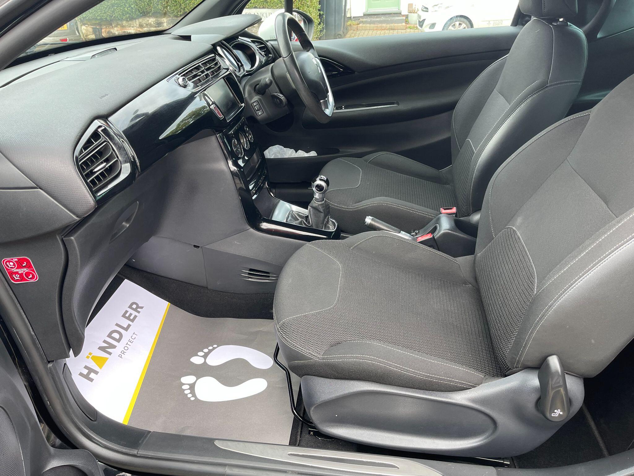 DS Automobiles DS 3 view 26