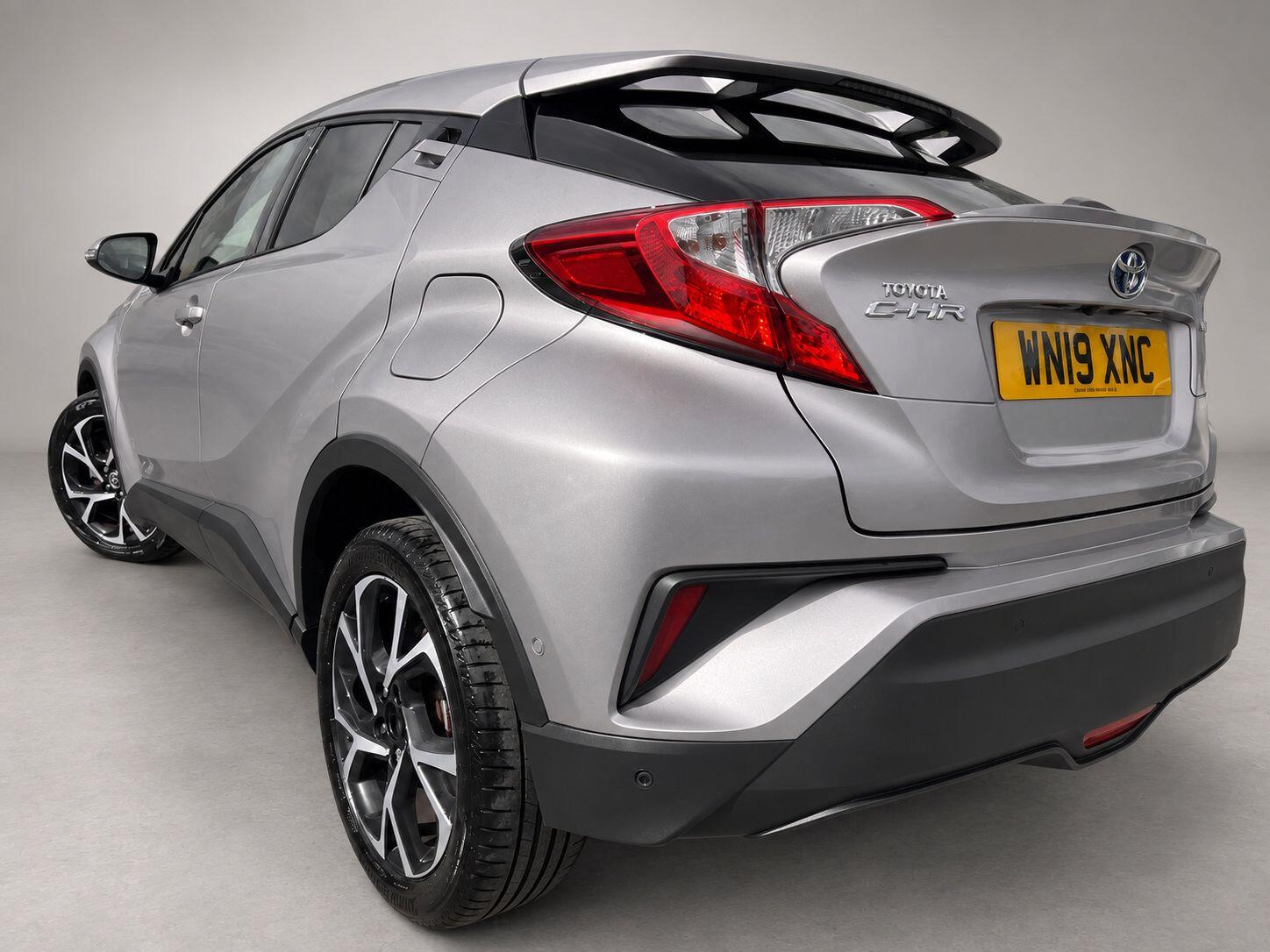Toyota C-HR view 14