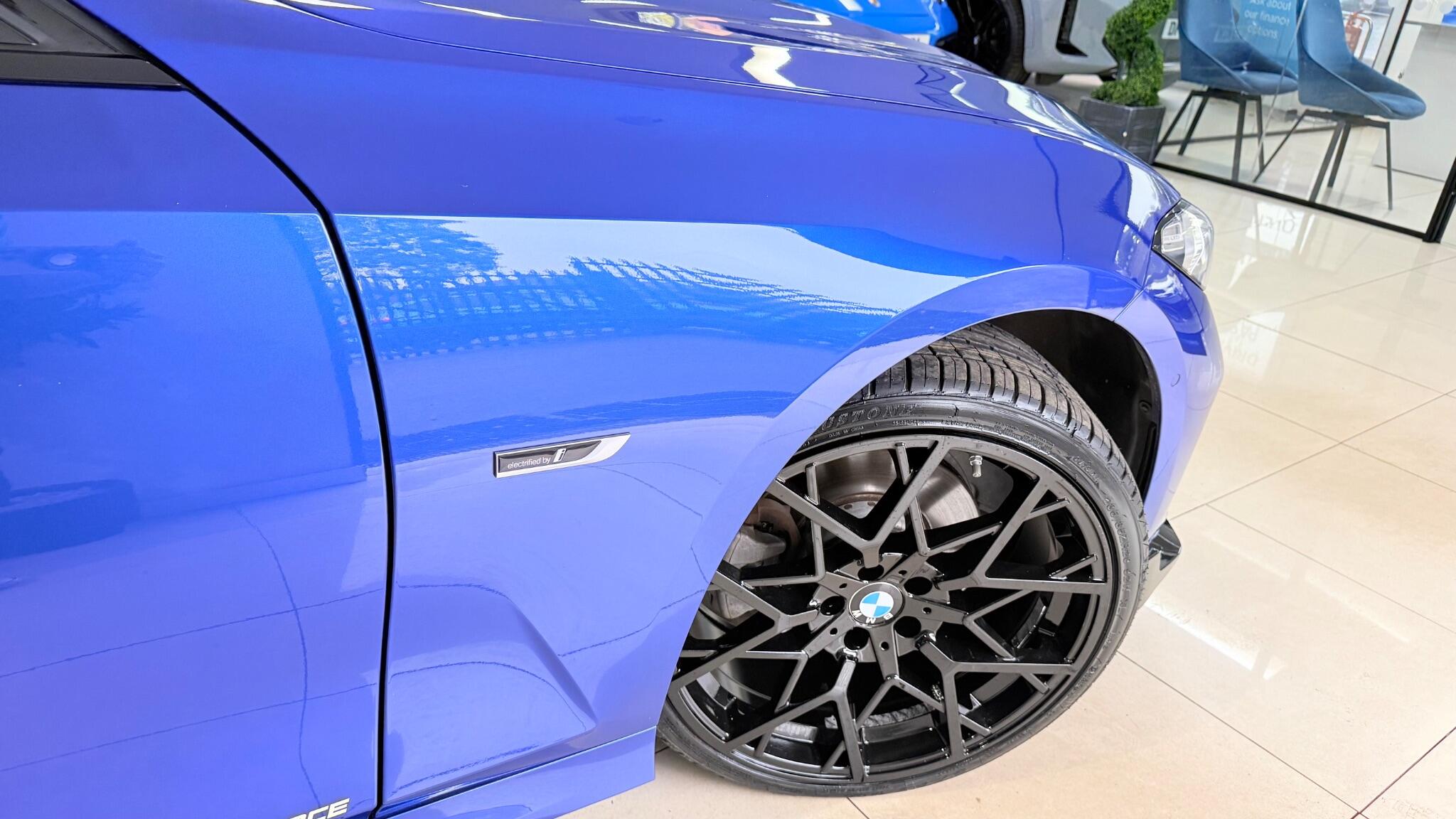 BMW 3 Series view 27