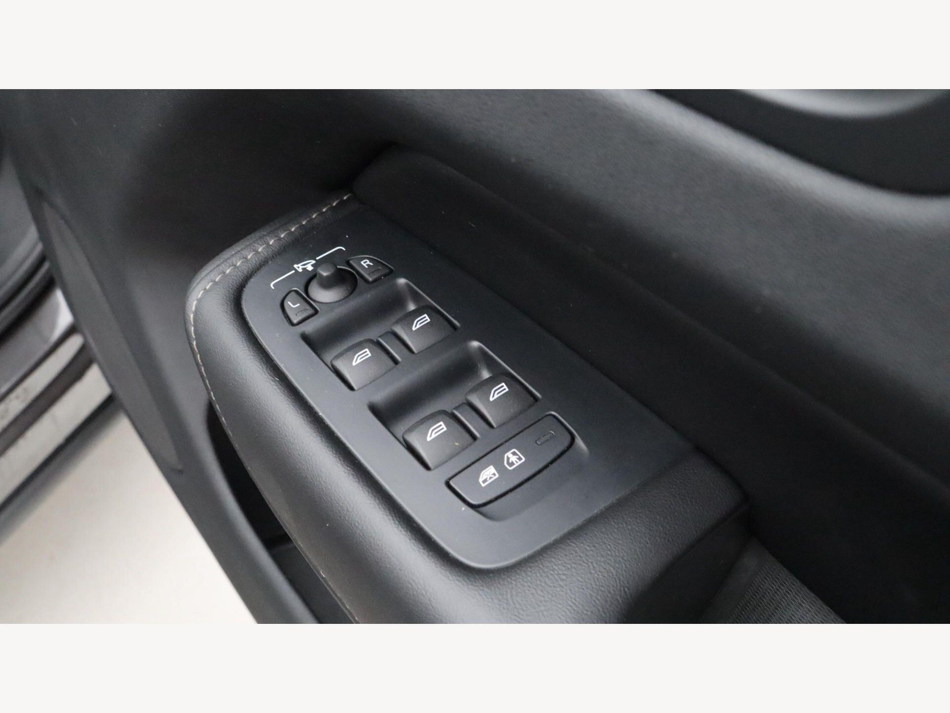 Volvo XC60 view 25