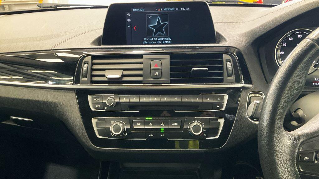 BMW 1 Series view 10