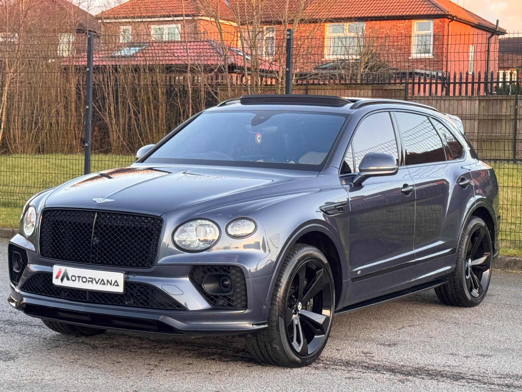 Bentley Bentayga view 3