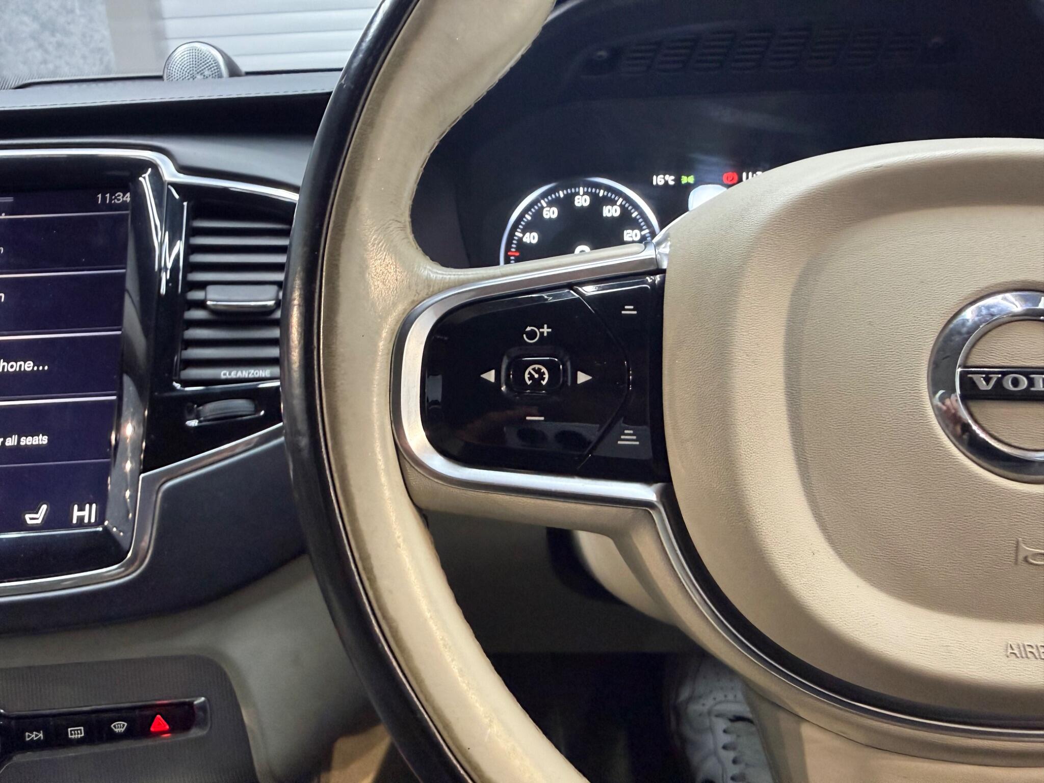Volvo XC90 view 14