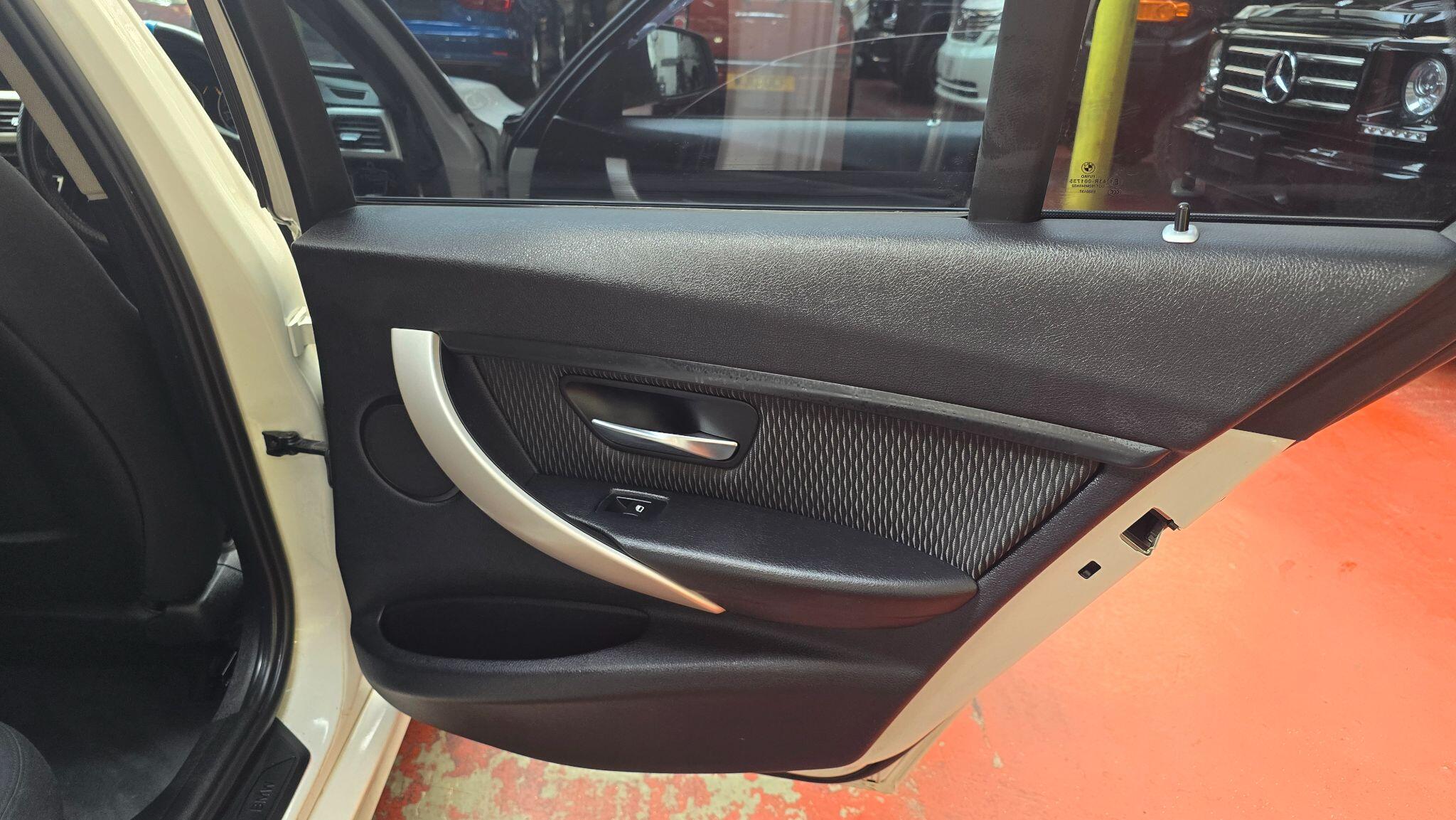 BMW 3 Series view 21