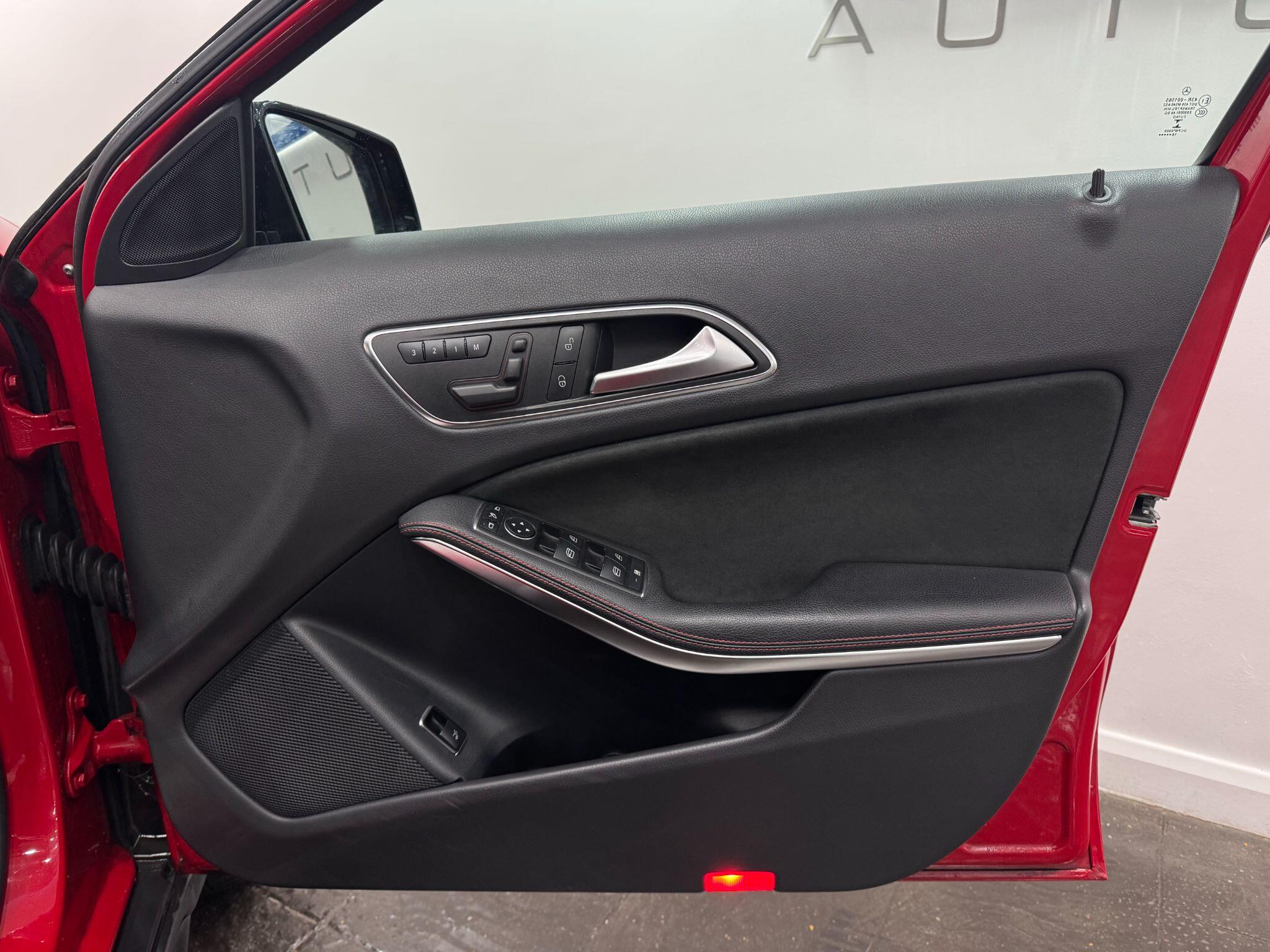 Mercedes-Benz GLA view 28