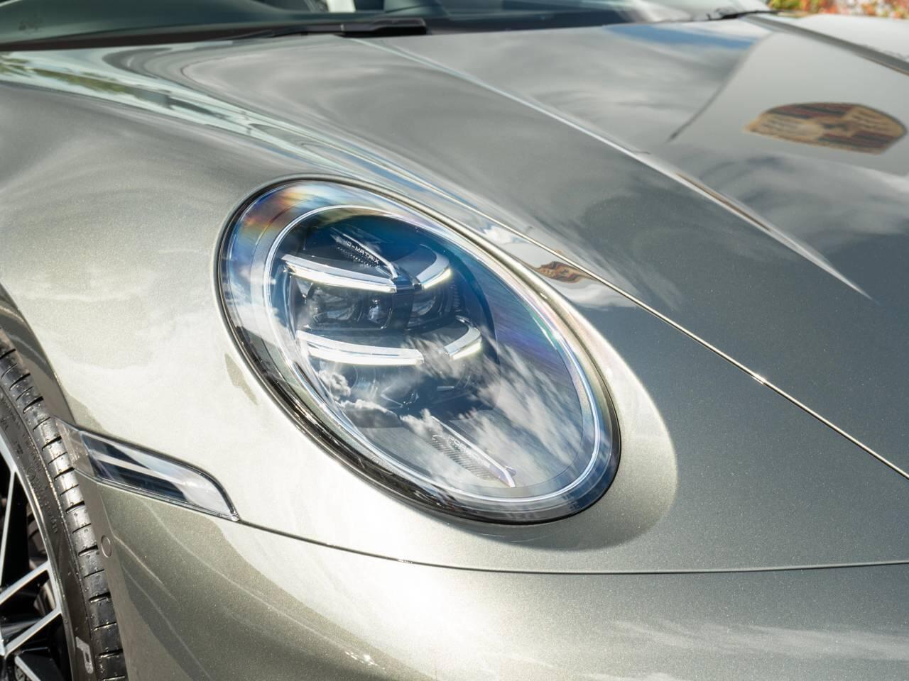 Porsche 911 view 9