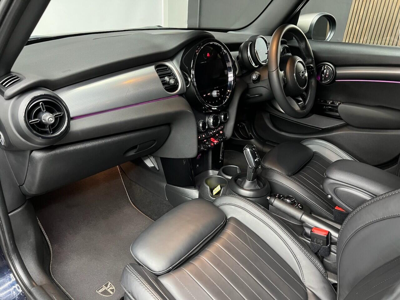 Mini Hatch view 32