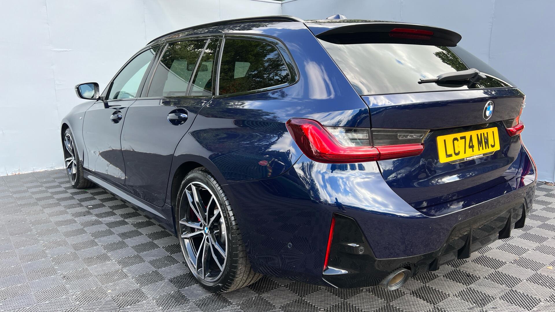 BMW 3 Series view 31