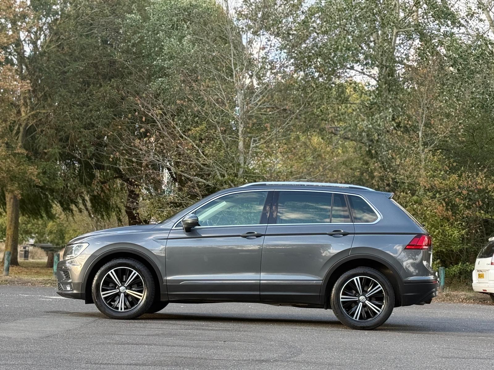 Volkswagen Tiguan view 8
