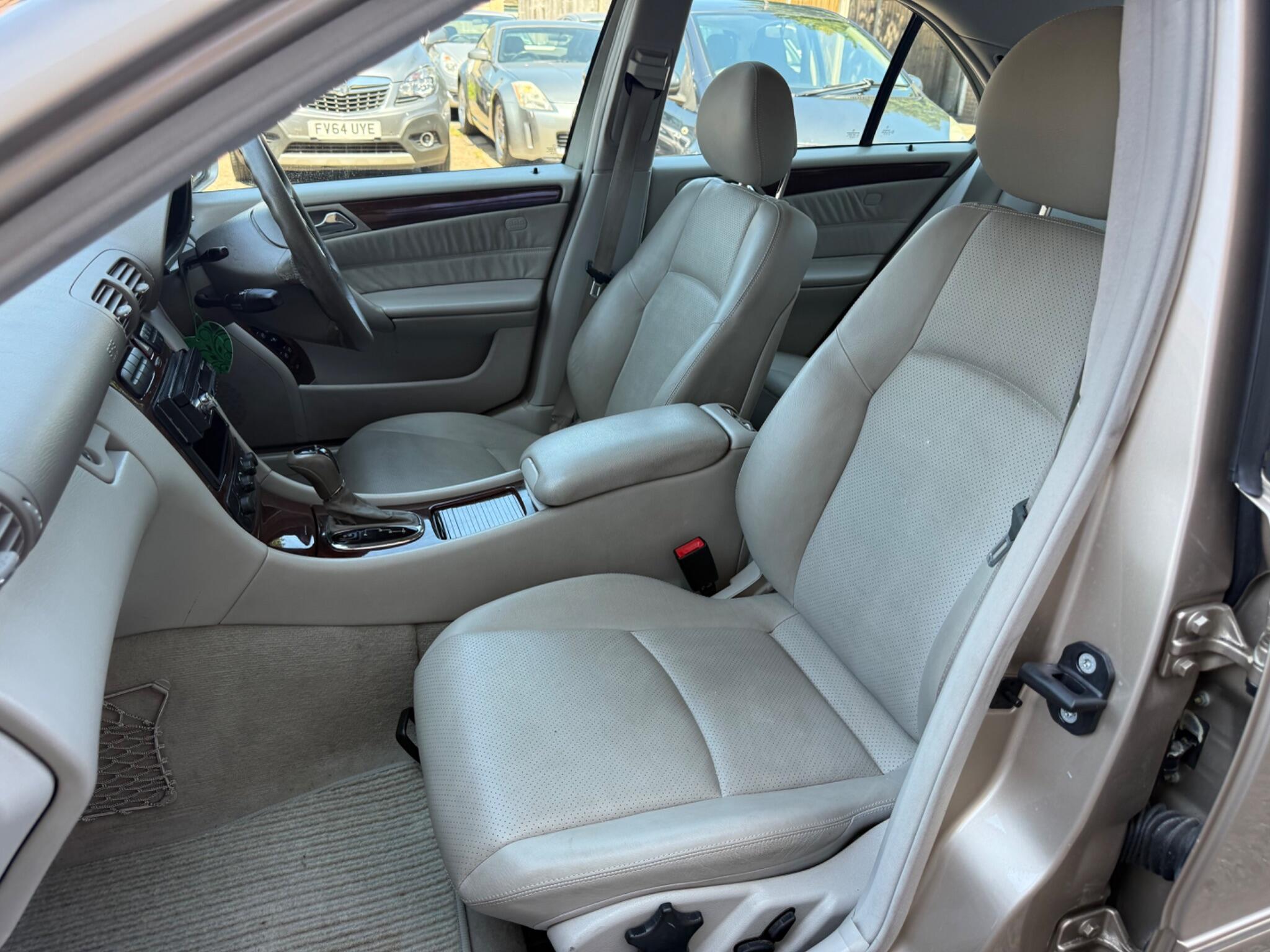 2002 Mercedes-Benz C Class 2.1 C220 CDI Elegance SE 4dr image 17