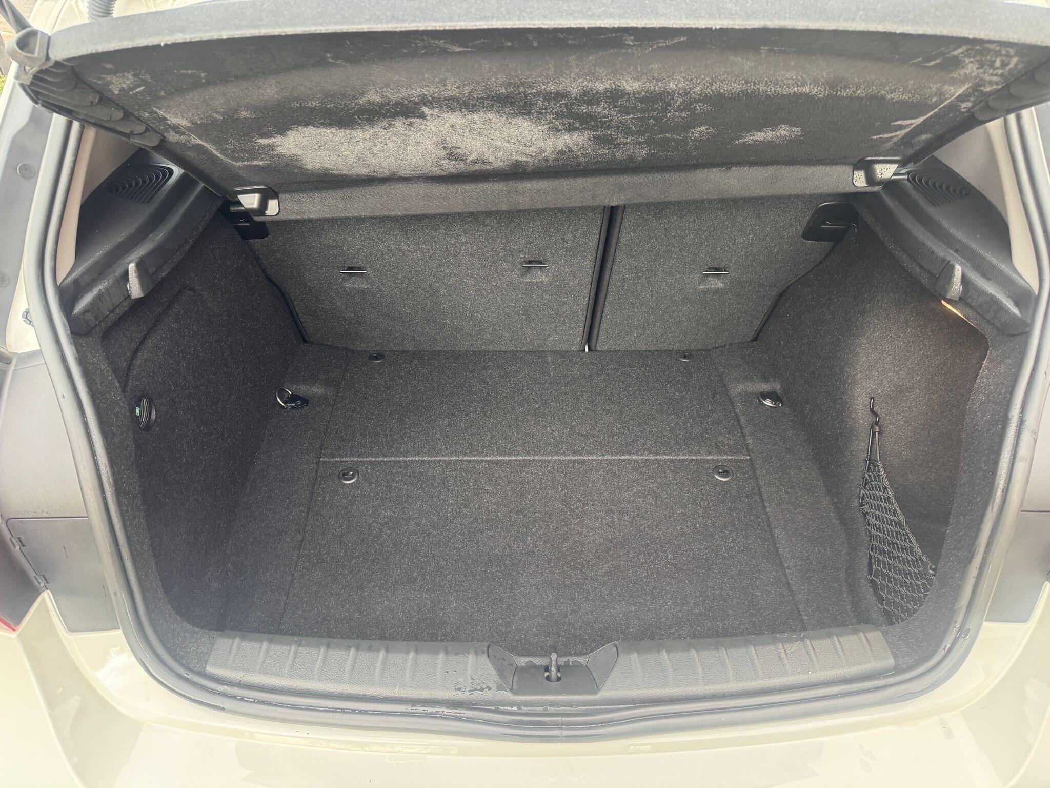 BMW 1 Series view 25