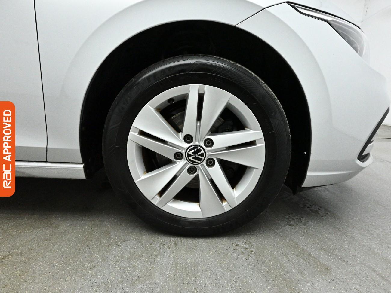 Volkswagen Golf view 23