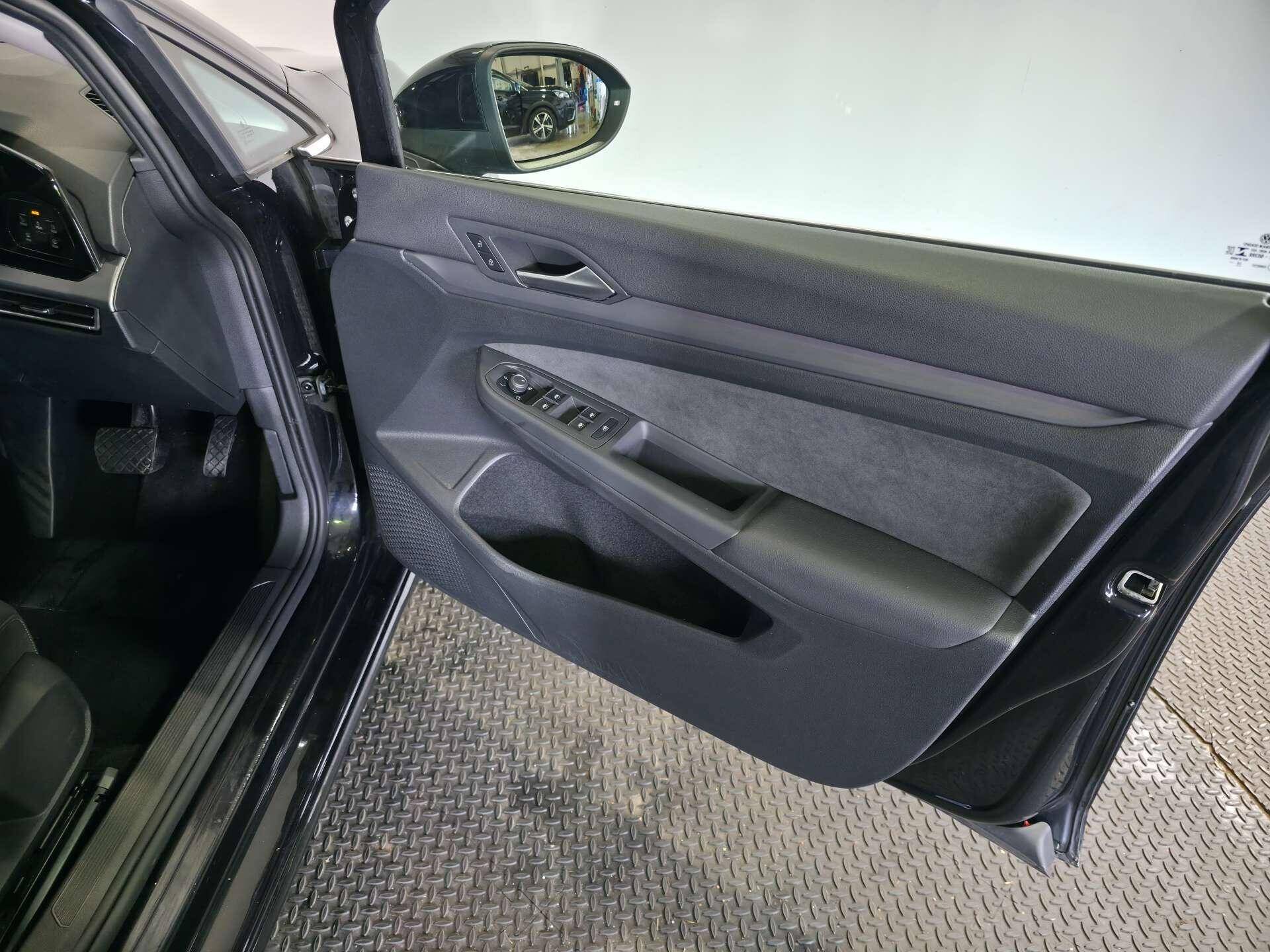 Volkswagen Golf view 19