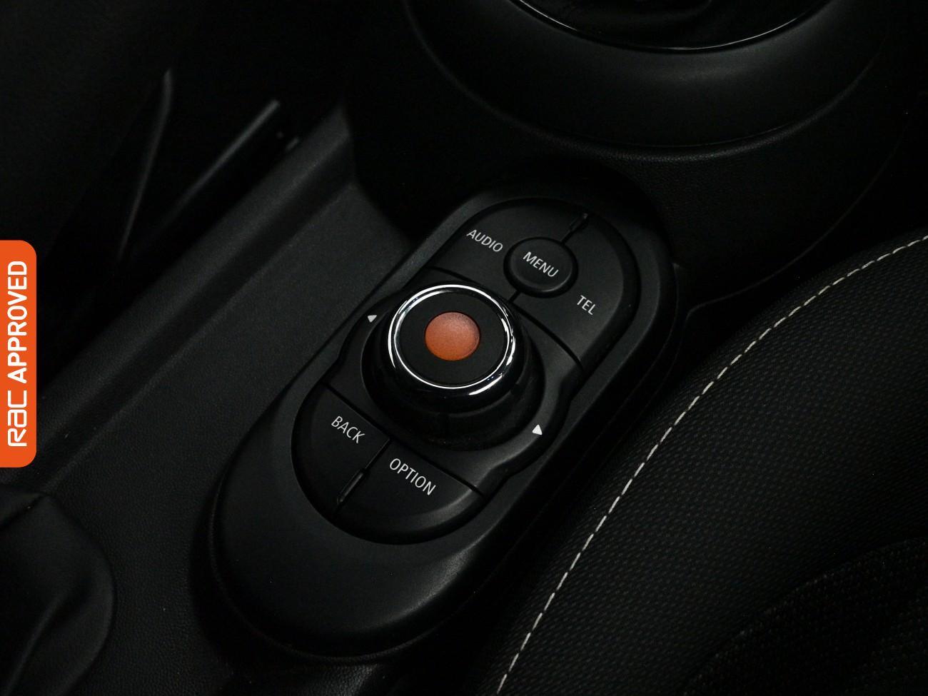 Mini Convertible view 22