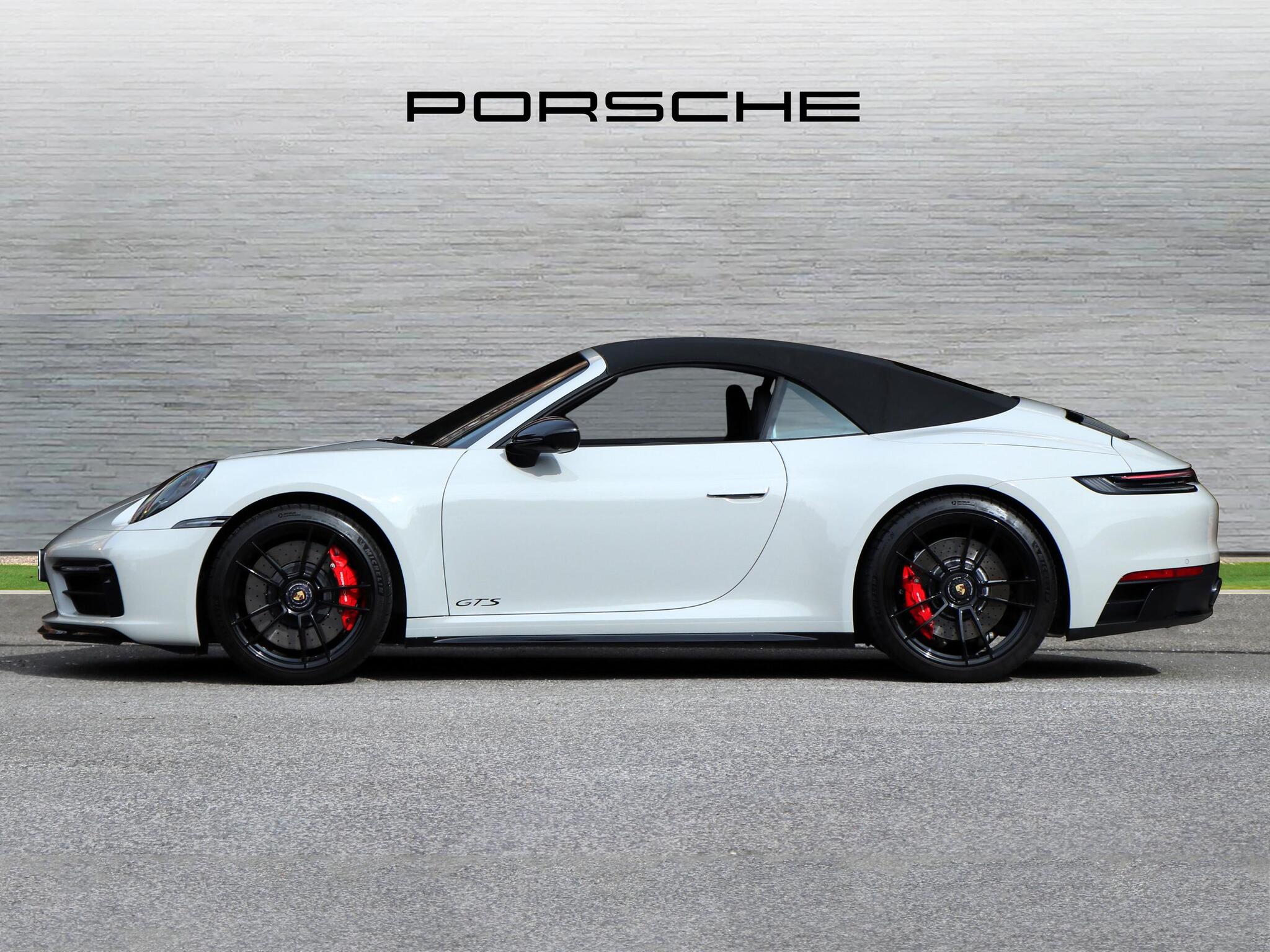 Porsche 911 view 6