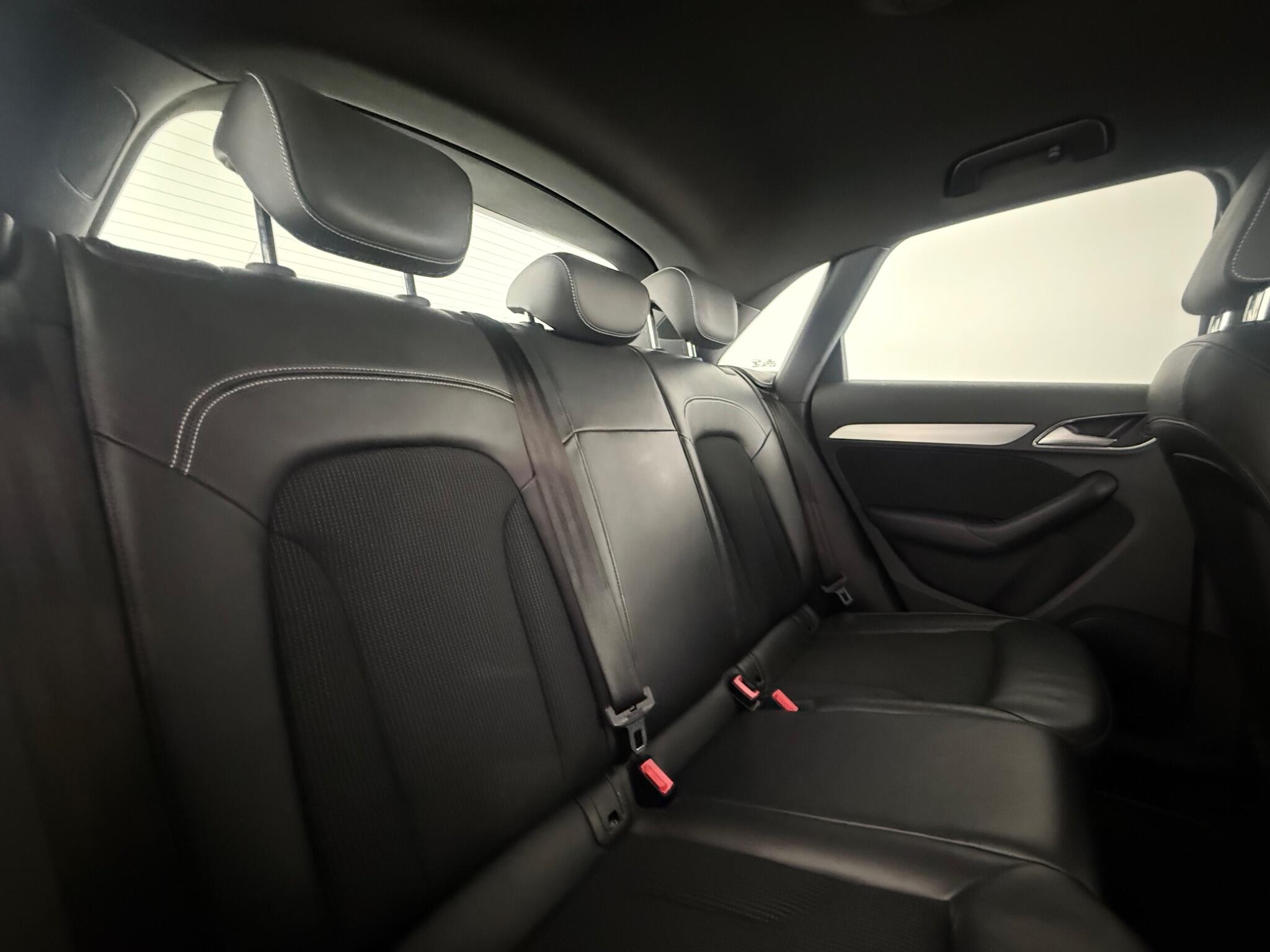 Audi Q3 view 33