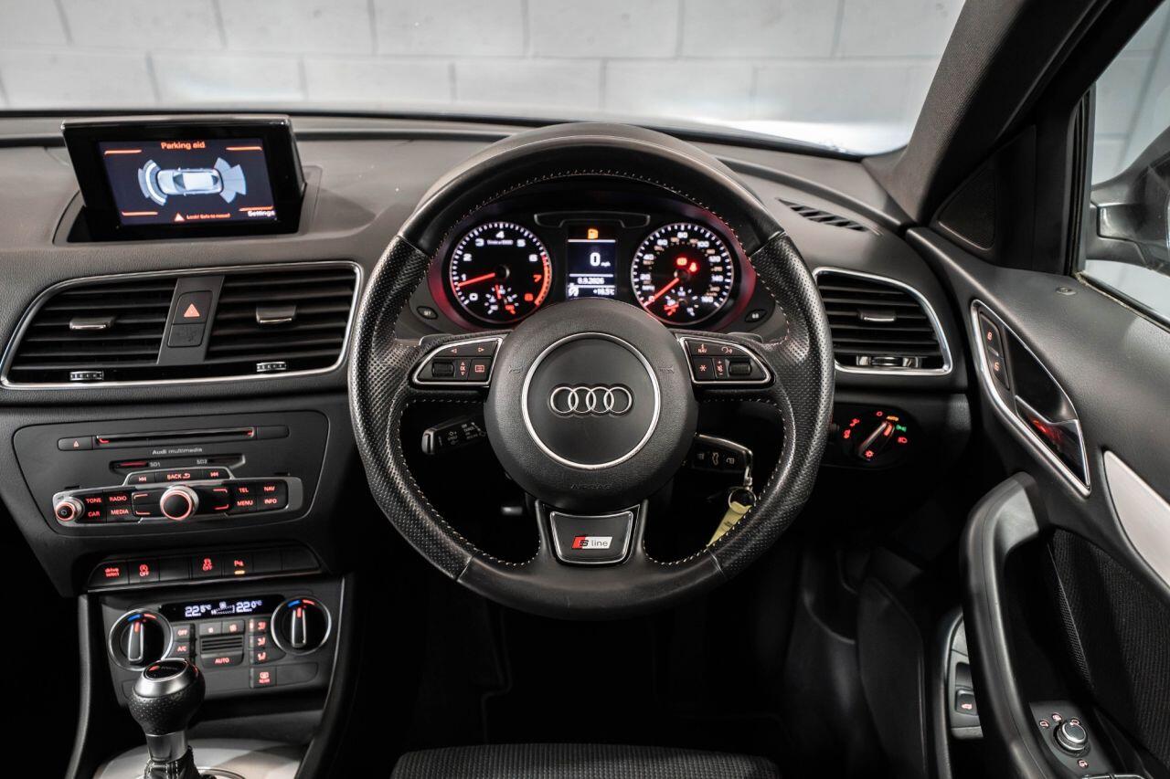 Audi Q3 view 28