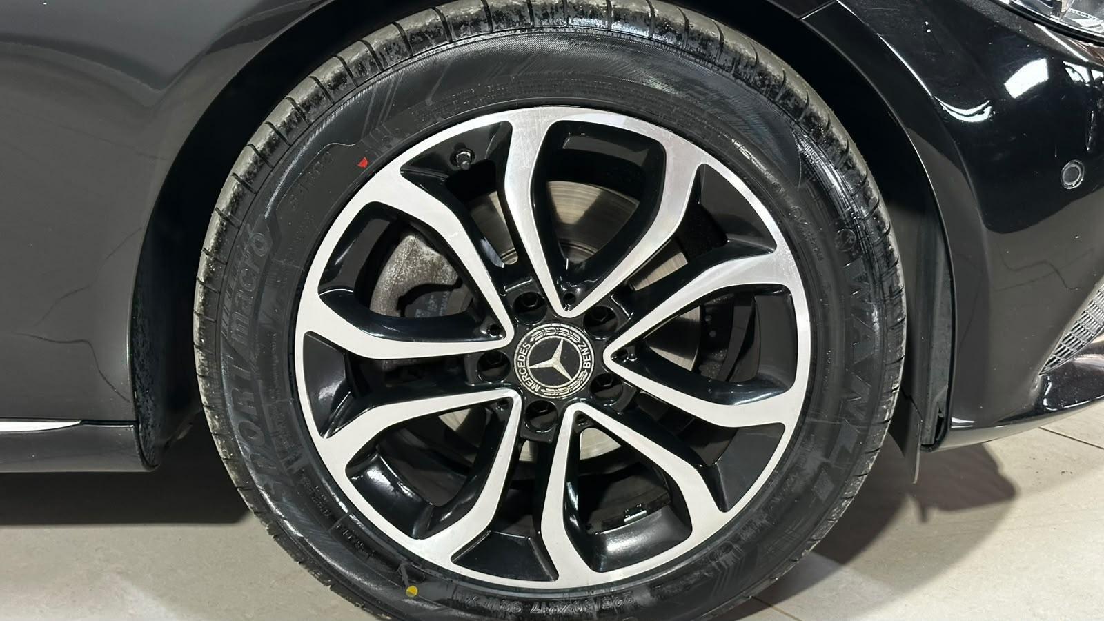 Mercedes-Benz C Class view 29