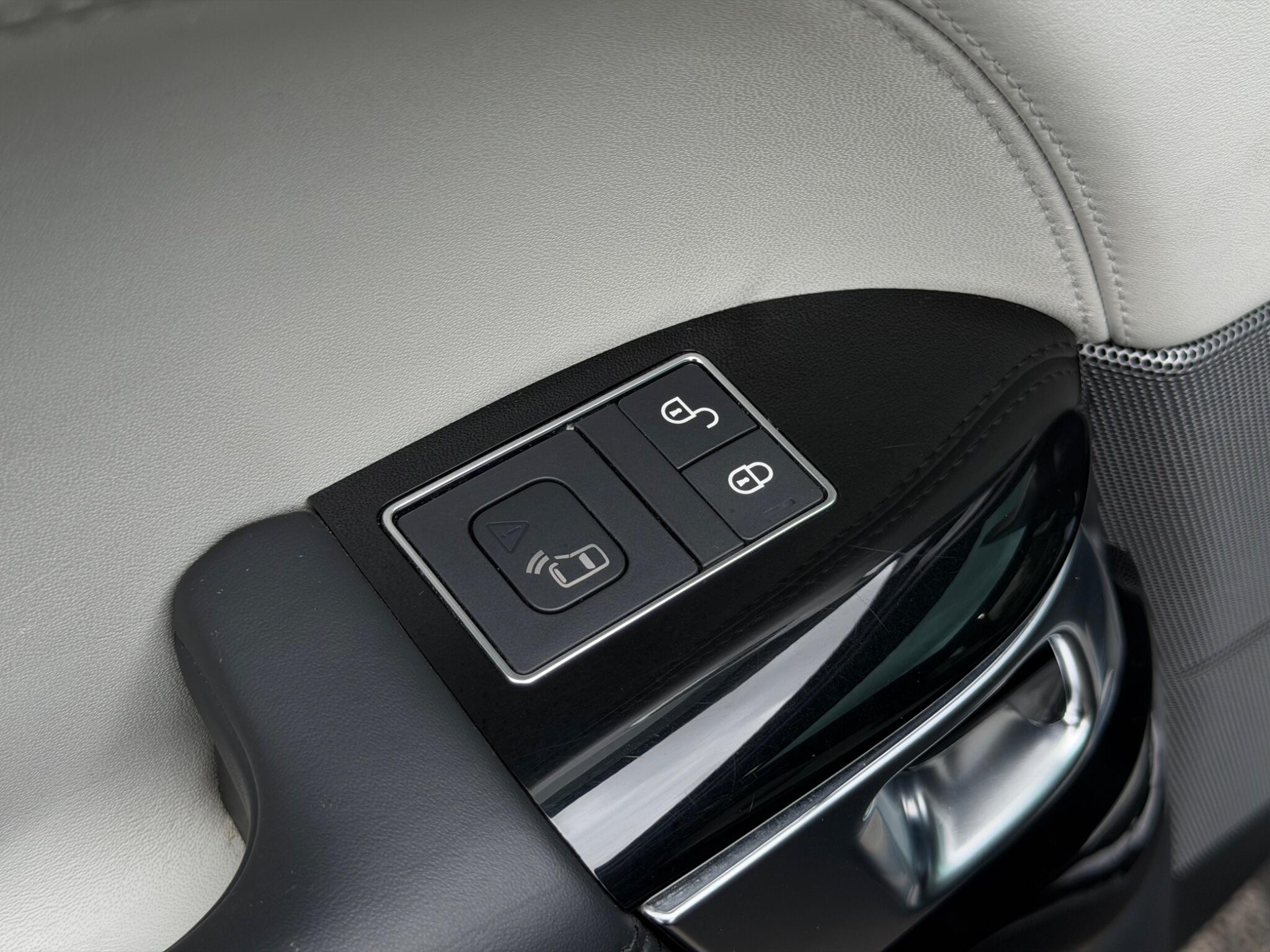 Land Rover Range Rover Sport view 23