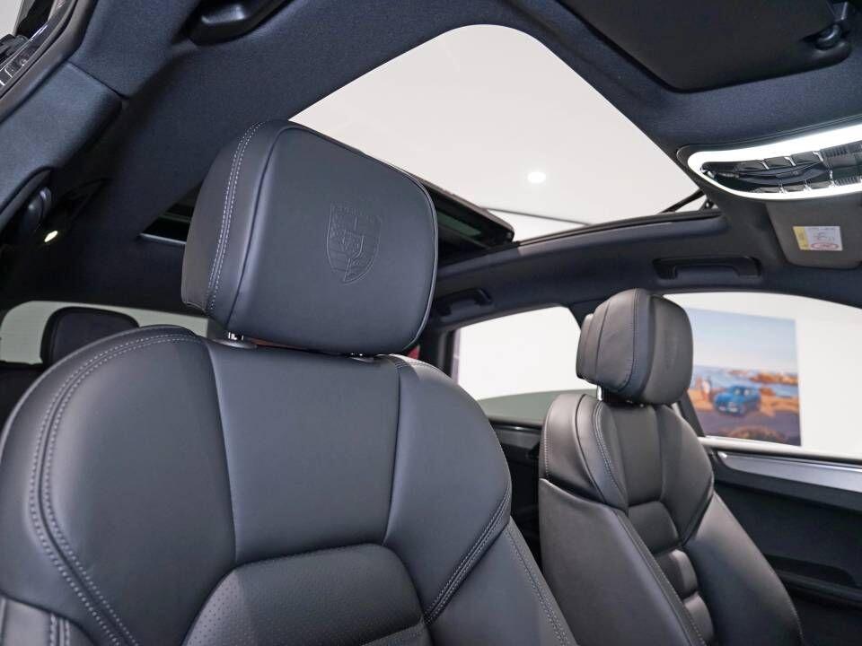 Porsche Macan view 30