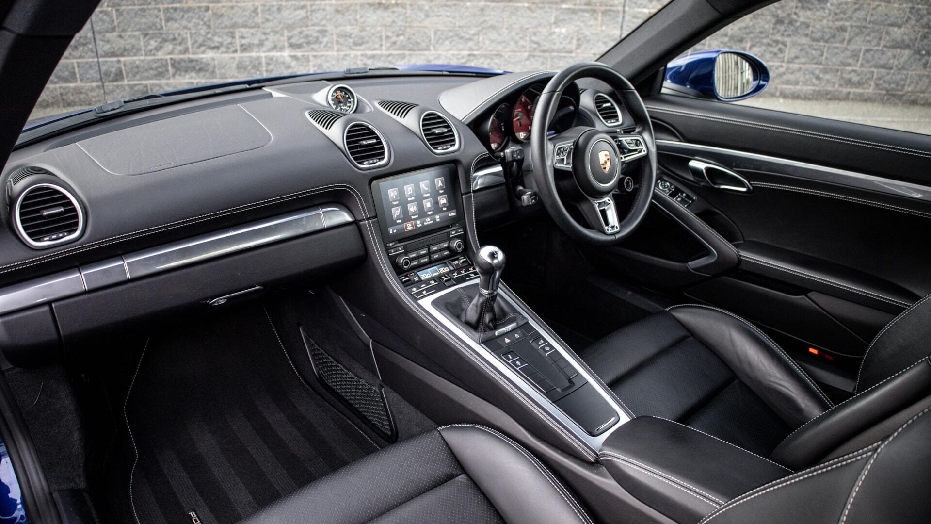 Porsche Cayman view 8