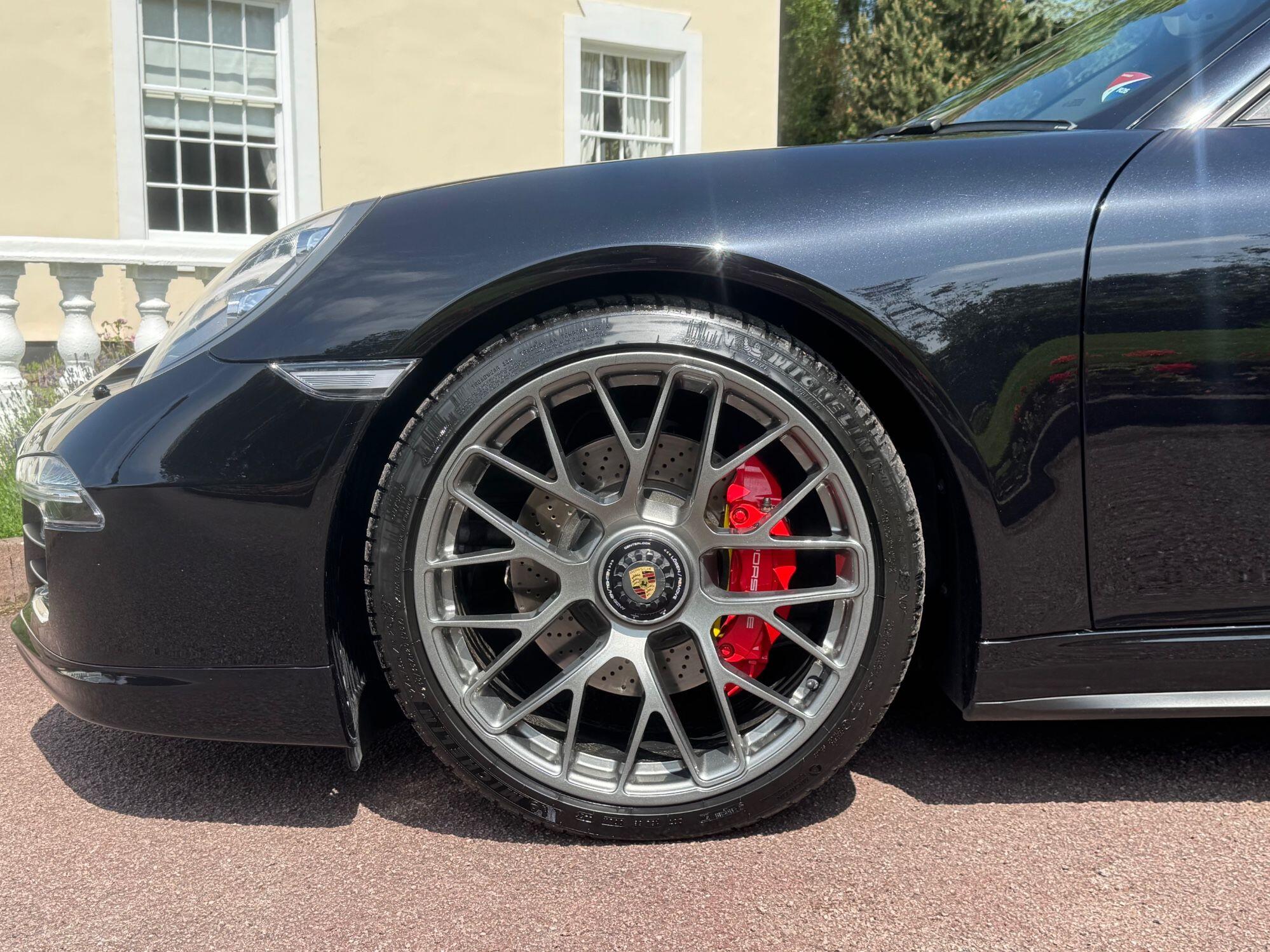 Porsche 911 view 15
