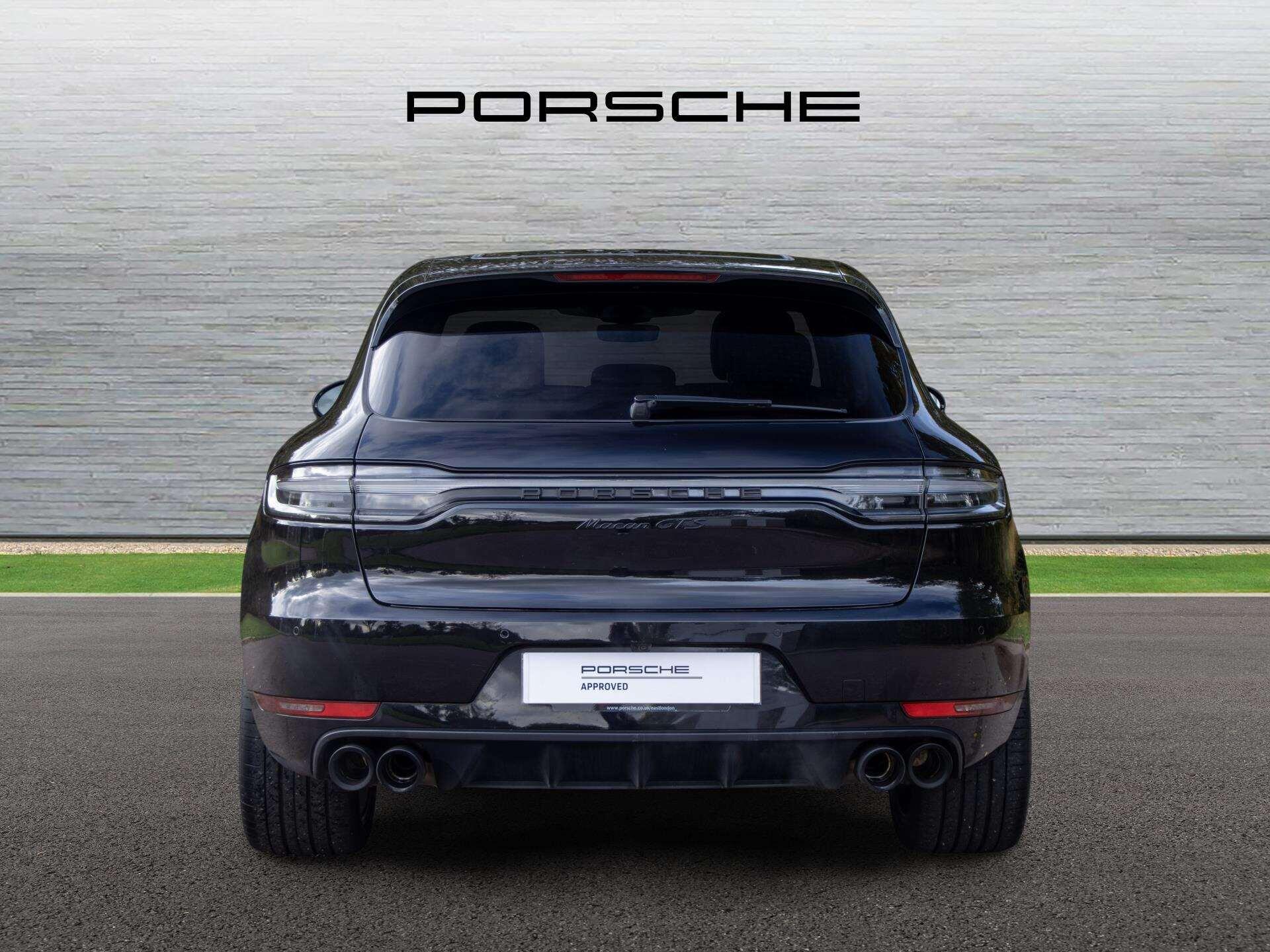 Porsche Macan view 7