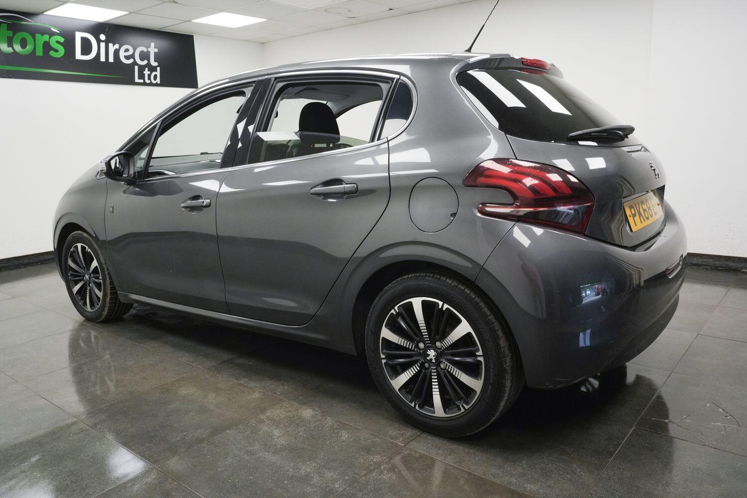 Peugeot 208 view 2